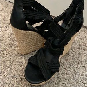 Jessica Simpson Blck Wedges